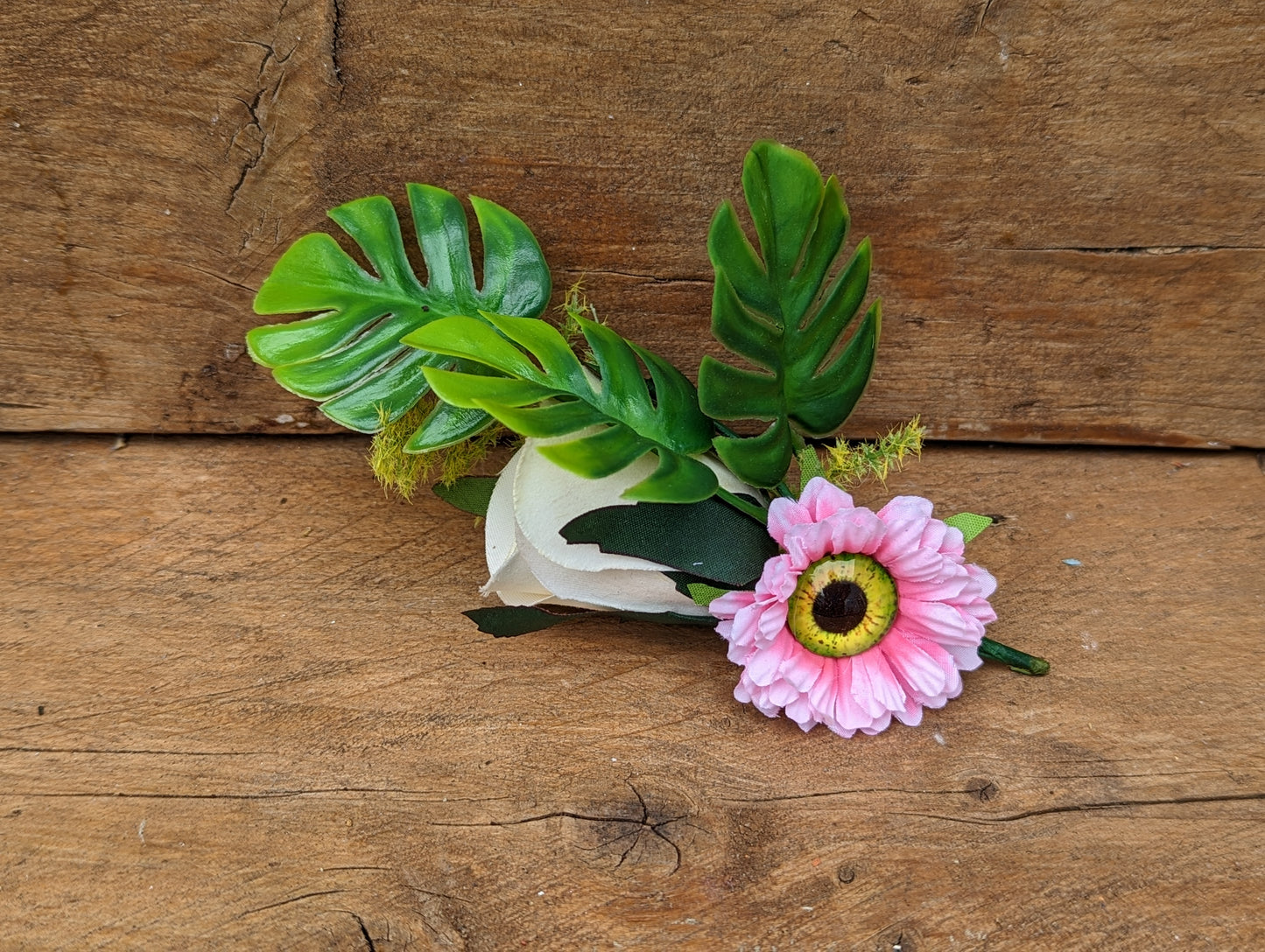 Griffin Eye Corsage - cheese plant